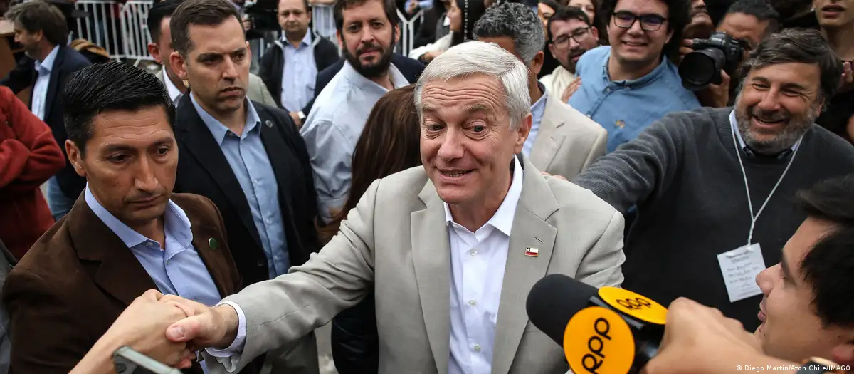 Ultradireitista José Kast é eleito presidente do Chile