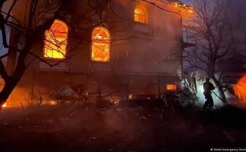 Rússia ataca Kiev às vésperas de reunião de Trump e Zelenski