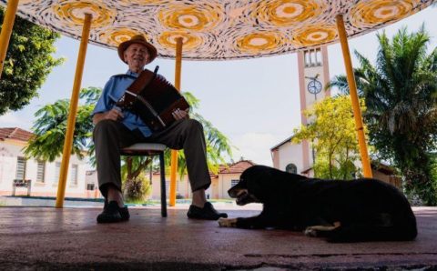 MT:  IDENTIDADE LOCAL:   Documentário sobre mestre da cultura em Poxoréu estreia online com acessibilidade completa