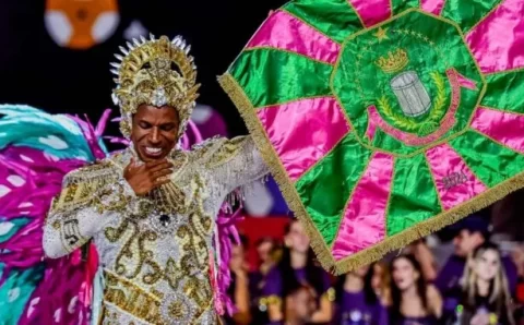 Rio Mangueira vai exaltar a Amazônia Negra em 2026 com Mestre Sacaca