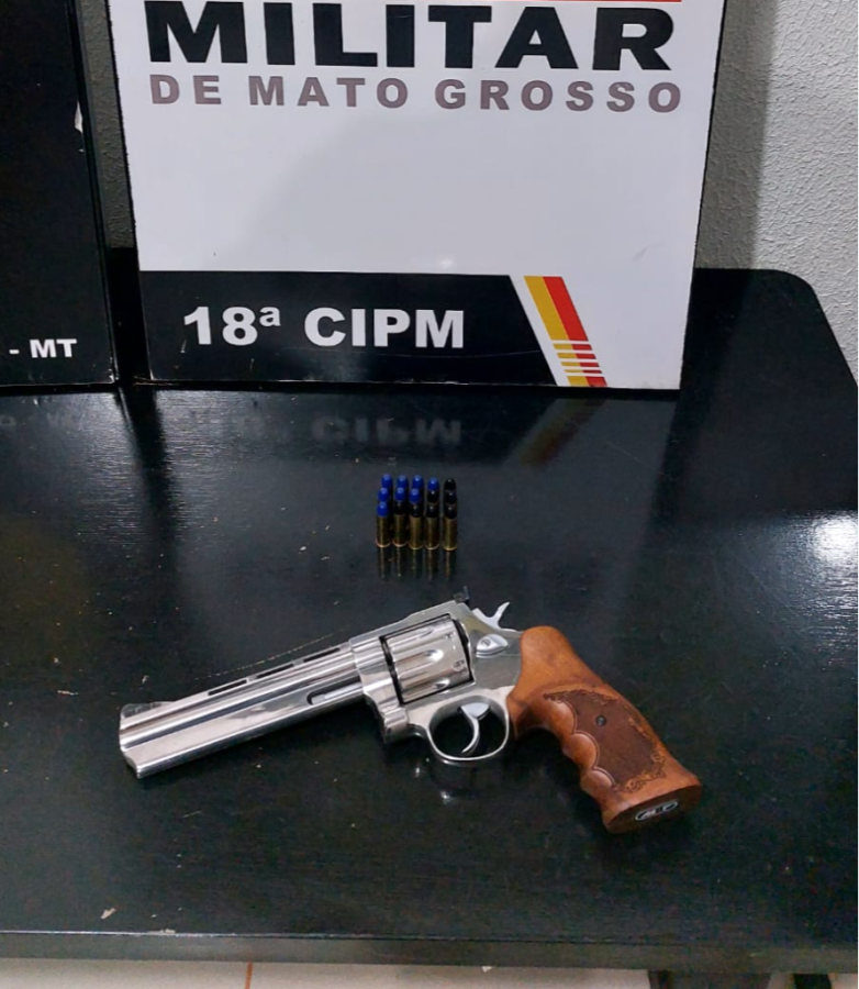 Polícia Militar prende homem por porte ilegal de arma de fogo e agressão contra a namorada