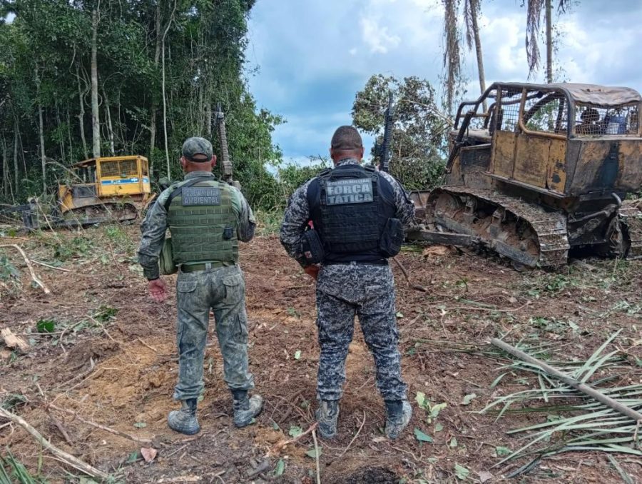 Polícia Militar apreende máquinas utilizadas em extração ilegal de madeiras em zona rural