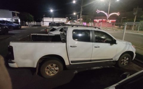 Força Tática apreende veículos utilizados em furto de agrotóxicos e prende homem por receptação