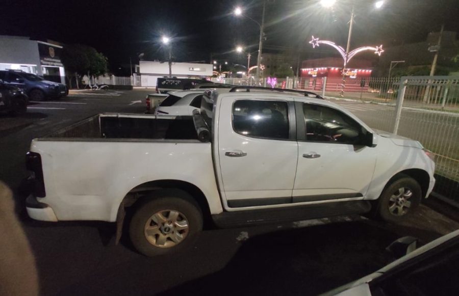 Força Tática apreende veículos utilizados em furto de agrotóxicos e prende homem por receptação