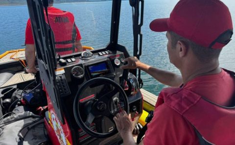 Corpo de Bombeiros realiza buscas por desaparecidos após naufrágio de embarcação