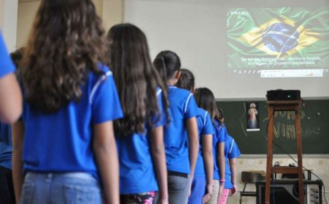 NOVA LEI  Crianças e adolescentes poderão estudar na mesma escola que irmãos ou dependentes