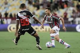Vasco vira sobre o Fluminense no fim e abre vantagem na semi da Copa do Brasil