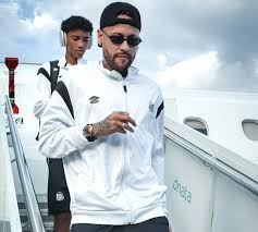 Com Neymar, Santos desembarca em Caxias do Sul para duelo decisivo contra o Juventude