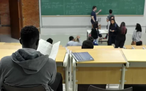 Deputados de SC proíbem cotas raciais em universidades estaduais