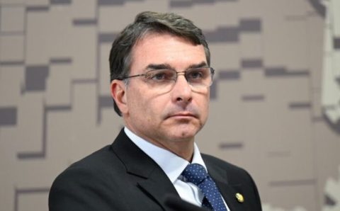 Flávio Bolsonaro deixa o Brasil e revela motivo na Véspera de Ano Novo