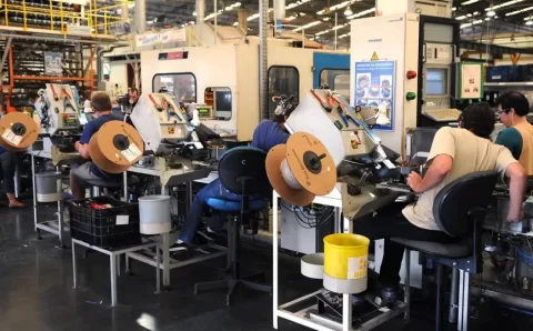 Produção industrial reverte queda e sobe 0,1% em outubro, mostra IBGE