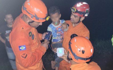 Corpo de Bombeiros localiza criança de quatro anos que desapareceu em área de mata