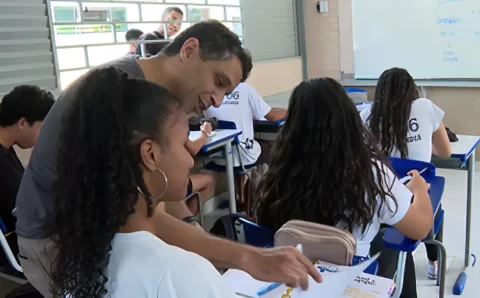 Professores podem acumular cargo público, decide Congresso