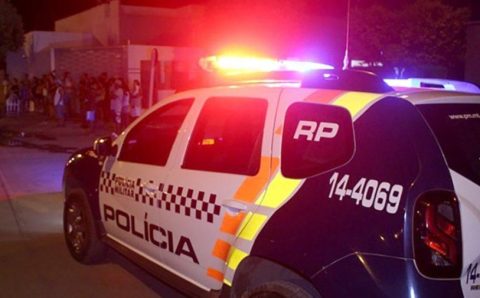 Mulher é presa em flagrante pela PM após tentativa de homicídio contra o marido