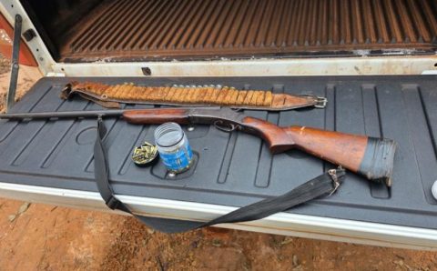 PM prende homem com espingarda e 98 munições em Brasnorte