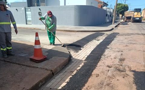 VÁRZEA GRANDE: Operação tapa-buraco avança em vias da região central e do bairro São Gonçalo