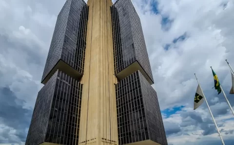 BC mantém juros básicos em 15% ao ano pela quinta vez seguida