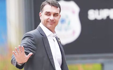 EM NOME DO PAI:    Candidatura de Flávio embaralha a união de governadores