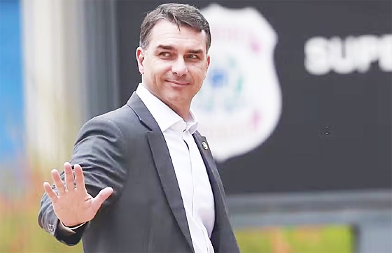 EM NOME DO PAI:    Candidatura de Flávio embaralha a união de governadores