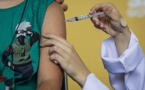 FANTASMA DA PANDEMIA:   Após cinco anos de vacinação, Covid recua, mas ainda preocupa