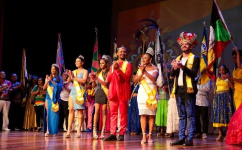 Desfiles das comissões de frente de escolas e blocos marcam lançamento do Carnaval de Cuiabá