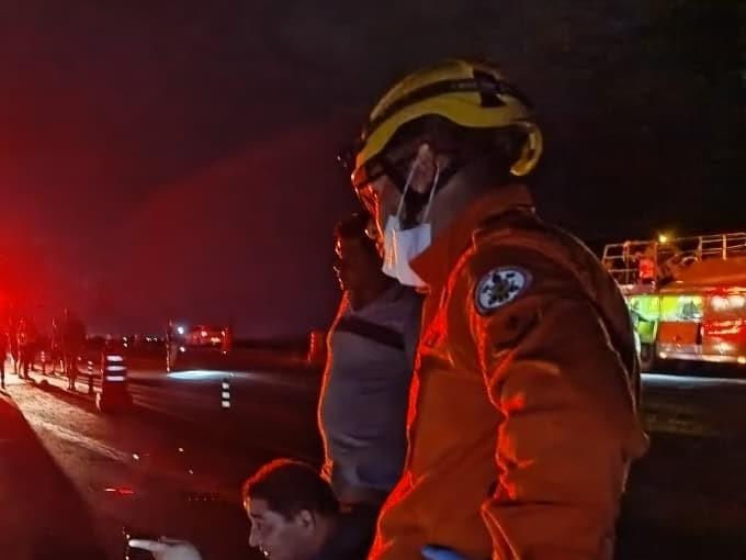 Corpo de Bombeiros atende ocorrência com múltiplas vítimas após acidente com ônibus em rodovia