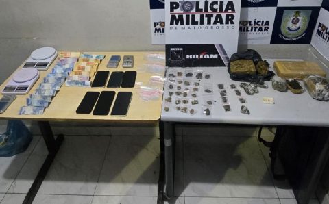 Rotam prende quatro homens por tráfico de drogas e apreende 60 porções de entorpecentes