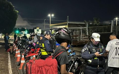 Operação Lei Seca para motocicletas termina com cinco prisões e 26 veículos removidos em Várzea Grande