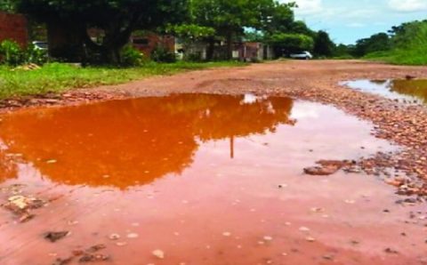 MT:  PROBLEMAS NA MALHA VIÁRIA:  Cuiabá tem 460 km de ruas sem asfalto; boa parte é comprometida