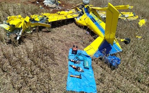 MT:  EM LUCAS DO RIO VERDE:    Queda de aeronave termina em morte: piloto fica preso às ferragens e bombeiros fazem desencarceramento