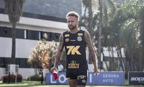 Especialista explica tratamento de choque feito por Neymar após cirurgia no joelho