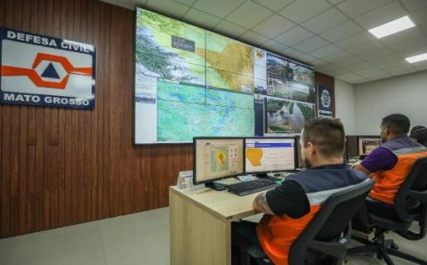 MT:  DESASTRE NATURAL:   Temporal derruba árvores e postes e deixa bairros sem energia na região do Coxipó