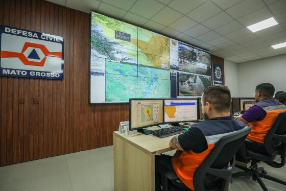 MT:  DESASTRE NATURAL:   Temporal derruba árvores e postes e deixa bairros sem energia na região do Coxipó