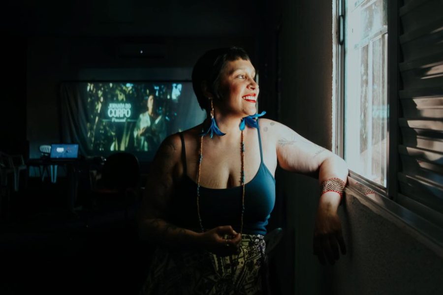 Exposição divulga imagens e criações literárias de mulheres com corpos que desafiam o preconceito