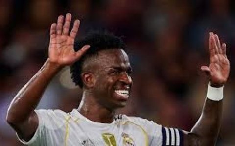 FUTEBOL ESPANHOL:  Vini Jr. sofre 2 pênaltis, cobra e marca 2 na goleada do Real Madrid sobre a Real Socied