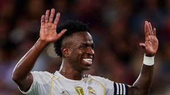 FUTEBOL ESPANHOL:  Vini Jr. sofre 2 pênaltis, cobra e marca 2 na goleada do Real Madrid sobre a Real Socied