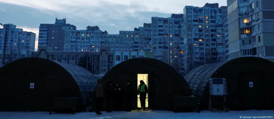 Reparo de prédios em Kiev: entre o frio extremo e a exaustão