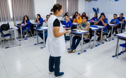 Seduc intensifica programa para recuperar aprendizagem no Ensino Médio com mobilização de famílias