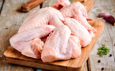 Queda na demanda interna derruba preço do frango congelado em janeiro