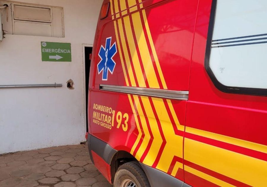 Bombeiros socorrem idoso que sofreu descarga elétrica e queda de cerca de cinco metros de altura
