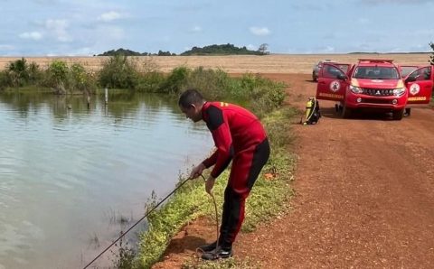 Bombeiros militares localizam corpo de homem que se afogou em represa de fazenda