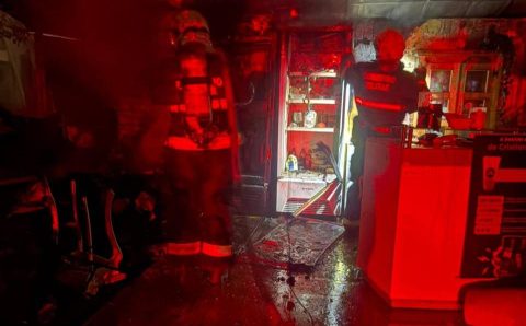 Corpo de Bombeiros combate incêndio em floricultura em Sinop