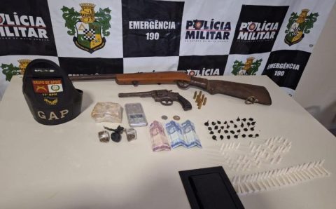 Polícia Militar prende faccionado por tráfico de drogas, apreende 119 entorpecentes e um fuzil