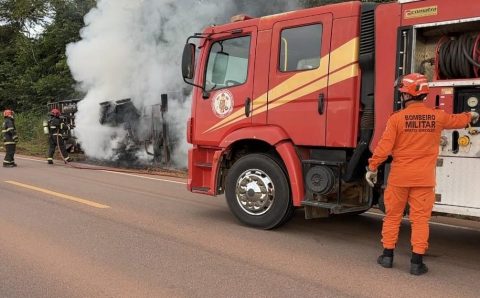 Corpo de Bombeiros combate três incêndios em veículos em rodovias e área urbana
