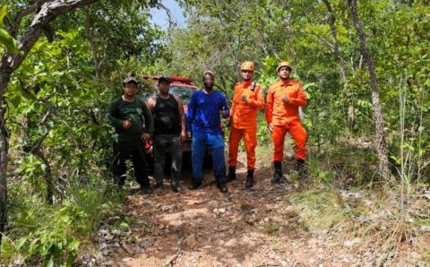 Bombeiros resgatam três pessoas que se perderam em trilha no Morro do São Jerônimo