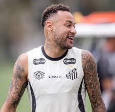 Neymar não viaja para Bauru e segue como desfalque no Santos; Thaciano volta