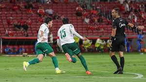 Palmeiras bate o Inter no Beira-Rio e assume a liderança do Brasileirão