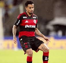 Corinthians acerta contratação de volante do Flamengo; veja detalhes