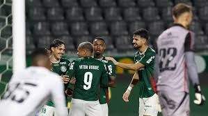 Palmeiras goleia o Vitória pelo Brasileiro e alivia pressão antes de clássico