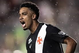 Brenner celebra primeiro gol pelo Vasco em clássico contra o Botafog